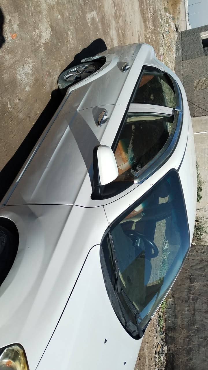 افيو 2009 مفتوح الشركة العامة خليجية اوتماتيك 
بيها صبغ قطعتين مثل ما موضح بالصور ومكينة بيها تبخير فقط المكينة تتدفئة تبريد ثلج 
بأسمي مكاني بغداد الكرخ 
السعر 64 وبيها مجال
***********
