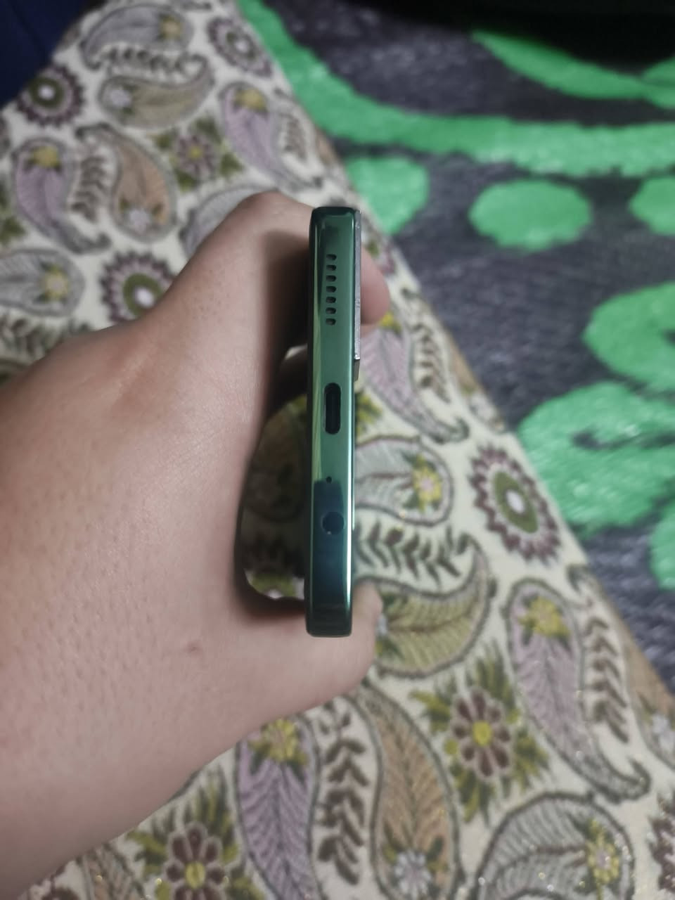 السلام عليكم عندي هذه الجهاز تكنو بوفا6
256كيكا ما مفتوح نضيف كلشي ما بي سعره 200الف بي مجال 

واتس ***********
