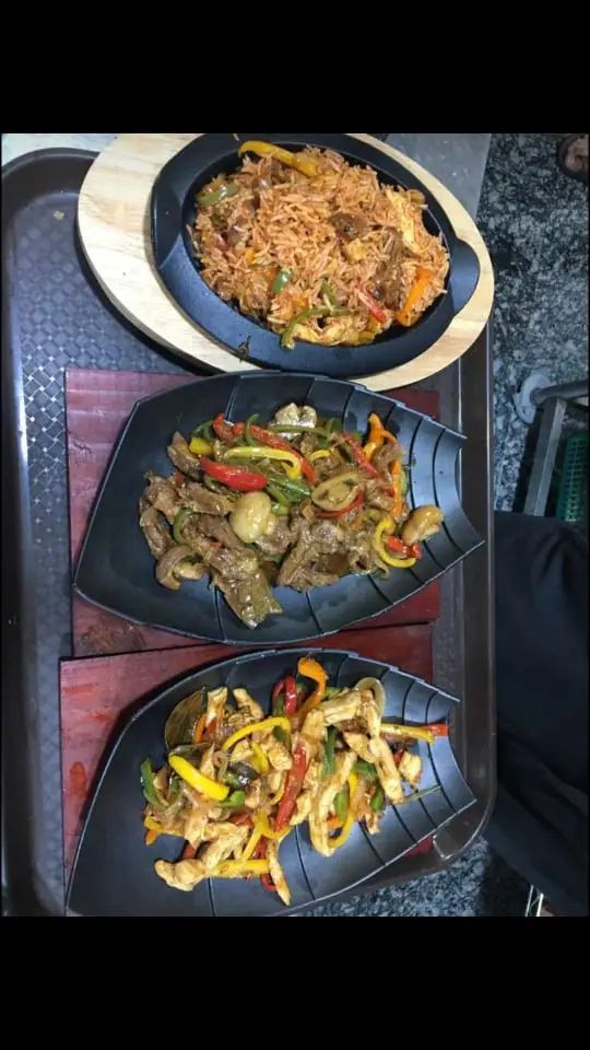 خلفه بيتزا ومناقيش وغربي جيميع الطباق وهاذ جزا من شغلي لي يريد يتفضل خاص *********** جوه 40ماطلع
