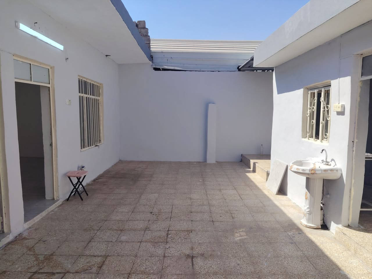 بيت للبيع في حي الرشيديه قطاع السادس قرب جامع حسين الدبو ١٠٠ متر مربع   شرقي سعرو ٤٣  للاستفسار الاتصال على الرقم ***********
