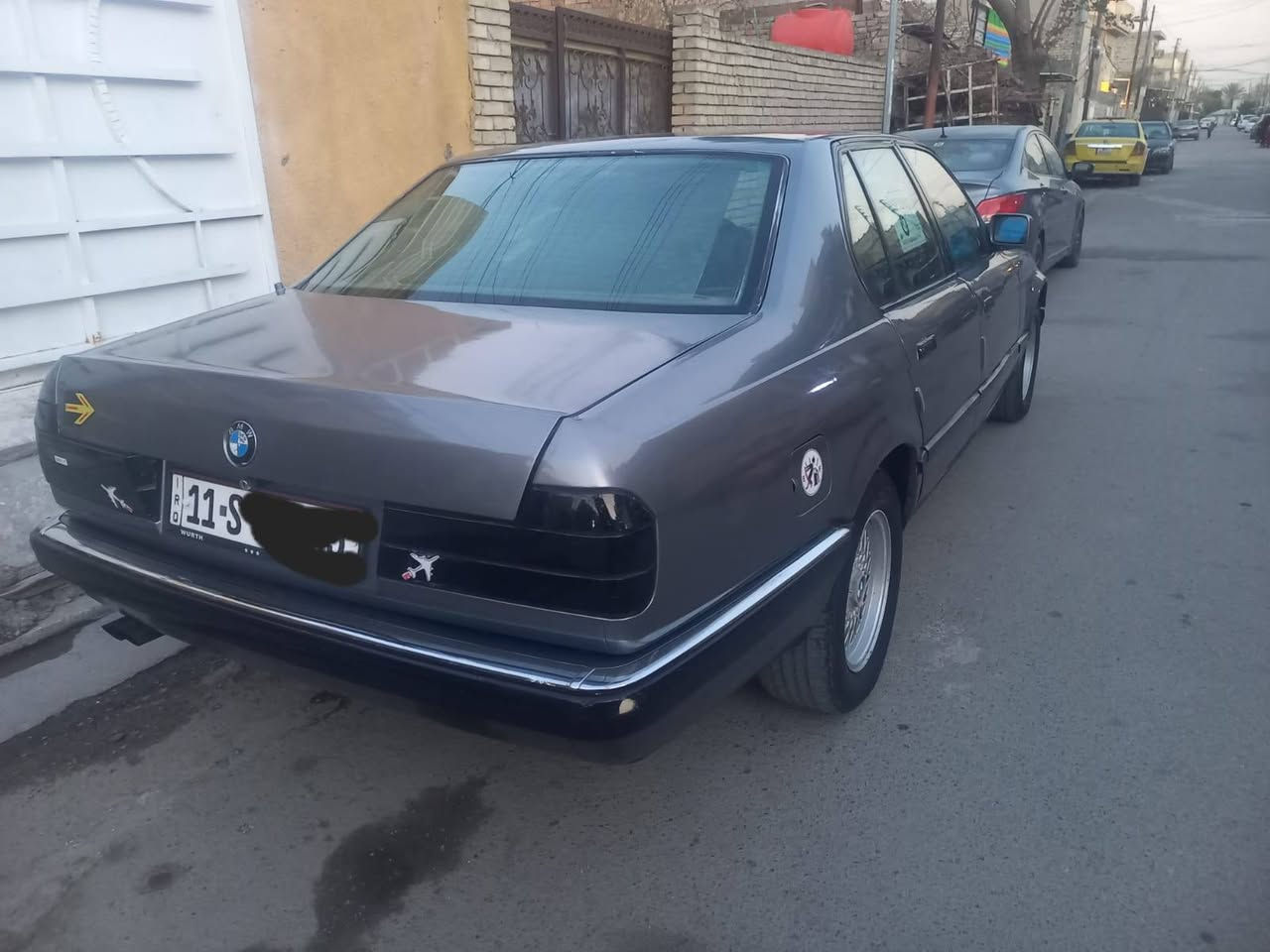 السلام عليكم اخوان BMW حجم 735 موديل 90 السياره بأسمي محور مكينه VVT حجم المكينه 2500 مكينه جديده حاويه وكير جديد حاويه شرط الفحص مبدل منضومه تبريد كامله والتبريد كله شغال كلفني التبريد 7 أوراق كشنات كهرباء كهربائياتها شغاله كلها مبدل الها تخم تايرات جديد بكلايت جديد موثل الي بلصور السعر
43 وبيها مجال حك الجيه مايعجبك السعر اترك تعليق يليق بأخلاقك الطيبه رقم. *********** /ملاحظة/ الكير بيه مشكله من تنمر على ل D  بدلت دهن وفلتر  جوزات مجبنه تبدلهن يرجع طبيعي 
بدلت البكلايت جديد مو نفس الي بلصوره وايضا بدلت الوجه الاماي لليت ابو السوار / الشراي بيه خير ويدلل مكان السياره بغداد // السياره تعرضت لحادث مثل ممبين ب الصوره وهيا طابكه ب الباب ابن حلال ضربها وشرد
