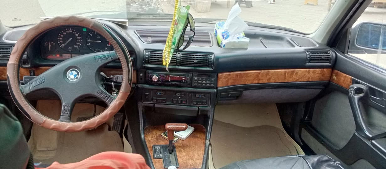 735iموديل 1991رقم الماني ديالى تحويل مباشرمشروع وطني سنويه بعده ممنتهيه كيرمكينه اكسل مكفولات تخم تايرويل نجمه اربع جام كهرباءدبل جكمجه غرفه نظيفه برده خلفيه لايت باتري جديد عالي ناصي تبريدميشتغل مبدل حاملغات اماميه اثرخياس شرط الفحص دشبول كله شغال عقل شغال رون كيلومترحماوه بنزين مصبوغه عام السعر40 مكان السياره بغداد اتصال***********
