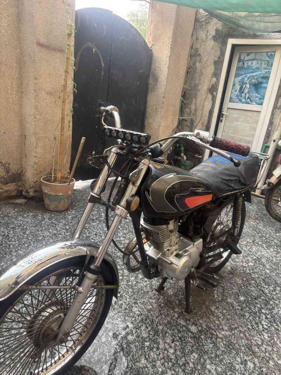 السلام عليكم دراجة للبيع شاصيها اوراق 2020 مكينة جديدة 2025 صار شهر من ماخذها مكفولة مامفتوحة مكاني بصرة 

السعر 650 

واتساب *********** 

شريحة ***********
