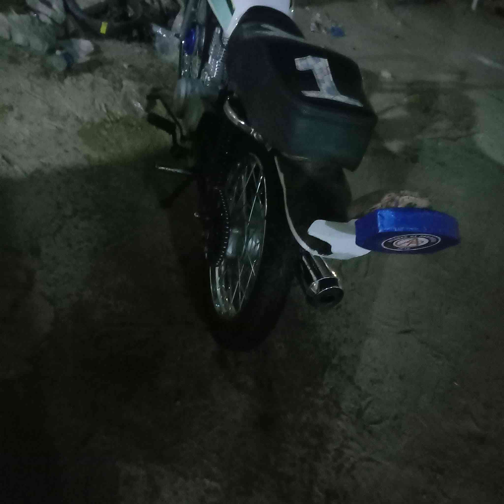 سلام عليكم دراجه لببيع كلش حلووه ونضيفه مديل 22 مرتبه مثل متشوف صلنصه رياضي وذا تريد اطيك مالتها البلاد مكان حله قرب العلويه شريفه سعر 350وبيها مجال *********** خاص ماكو
