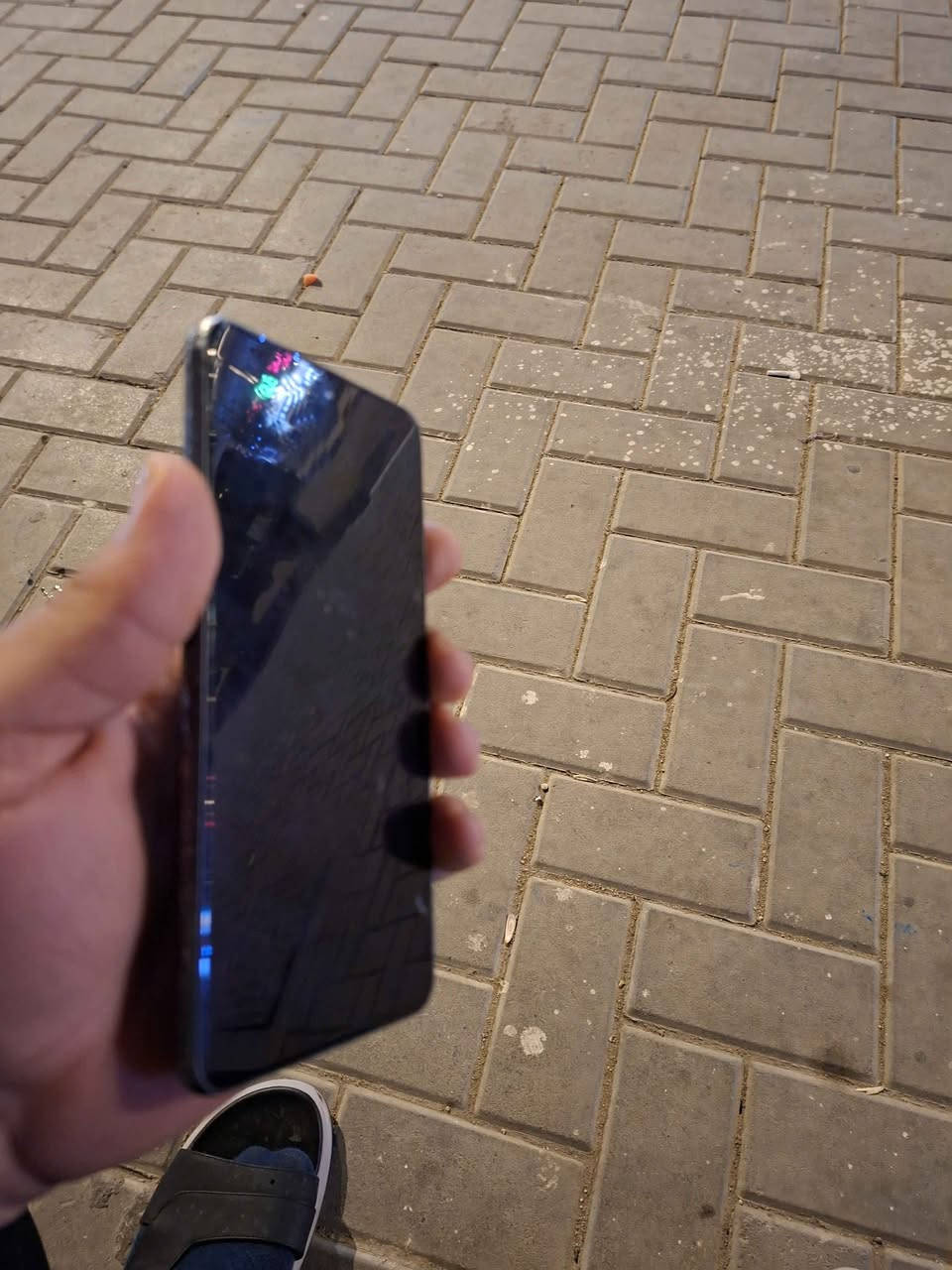 متاح موبايل جالاكسي s21موبايل شغال جهاز مابي اي خلل بس شاشه مكسوره وجهاز حالته ممتازه وبشتغل سعر ١٢٥ عنواني قبله *********** Singapore
