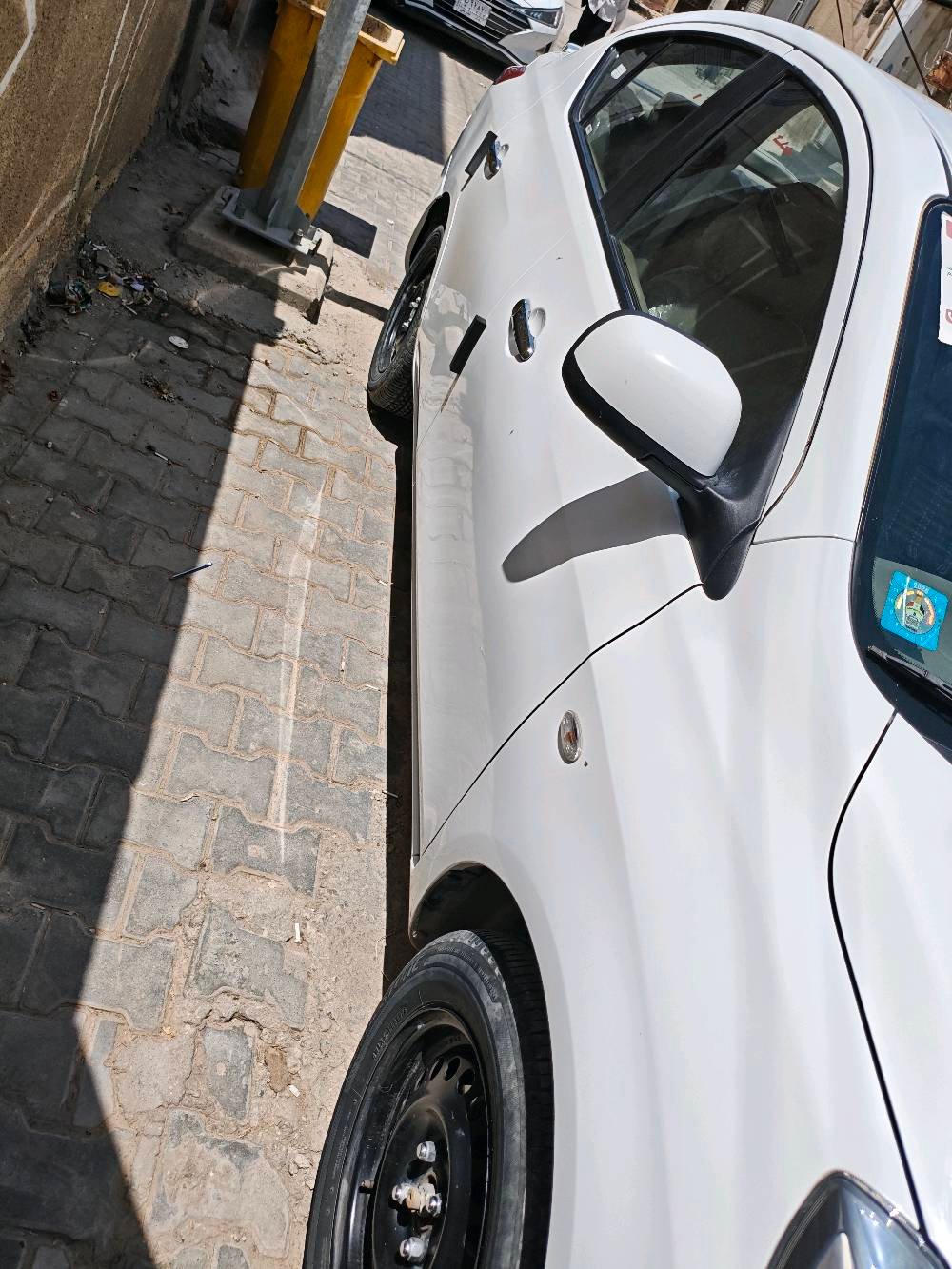 ​🚗 للبيع: نيسان صني 2024 (وارد هندي) 🚗
​✨ سيارة بيت نظيفة جداً وجاهزة للاستخدام ✨
​📍 المواصفات الأساسية:
​📅 الموديل: 2024 (الشكل الجديد)
​⚪ اللون: أبيض ملكي
​🛣️ الماشية: 65 ألف كم (حسب قراءة العداد الحالية ⏱️)
​⚙️ المحرك: 1500 سي سي (اقتصادية جداً بالوقود ⛽)
​❄️ التبريد: تبريد ثلج ما شاء الله ❄️
​🕹️ المميزات: تحكم ستيرن كامل
​🔍 تقرير الحالة والأمانة (حتى تجي وتفحص على بينة):
​🛠️ الگير والمحرك والصدر بحالة ممتازة وبشرط الفحص، والسيارة جاهزة تماماً (شغل واطلع).
​📝 السنوية والهزة: جديدة وقفل والتحويل فوري.
​⚠️ ملاحظات البودي الخارجية (موضحة بالصور):
​ضربتين واضحة بالباب خلف السايق ( خفيفة).
​رصعة صغيرة يم البك لايت الخلفي.
​شخط بسيط بالبنيد.
​💵 السعر المطلوب: 125 ورقة  وبيه مجال بسيط
تنويه سياره مال بيت 
 للشراي الطيب 🤝
​📱 للتواصل والاستفسار (إتصال + واتساب):
👉 *********** 👈