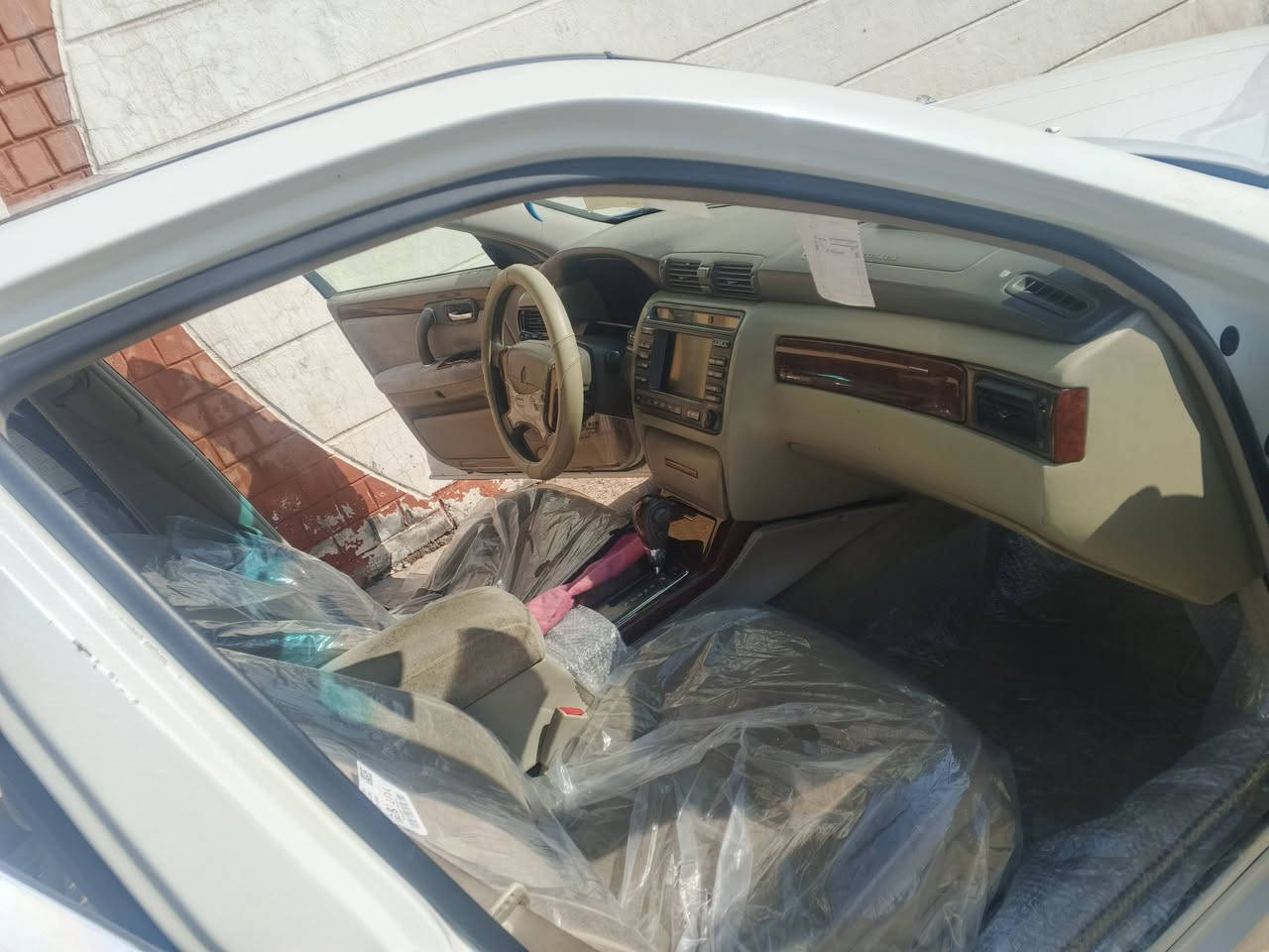 للبيع او للمراوس 
كرستال اصل 2003 تخم ويل وتايرات صدر خلفي امامي 
تحويرة نجف فوك جوة بيه دشبول يسرة بلادي 
اربع كشنات كهرباء تبريد ثلج كير مكينه بل جيس 
43 وبيه مجال 
***********
