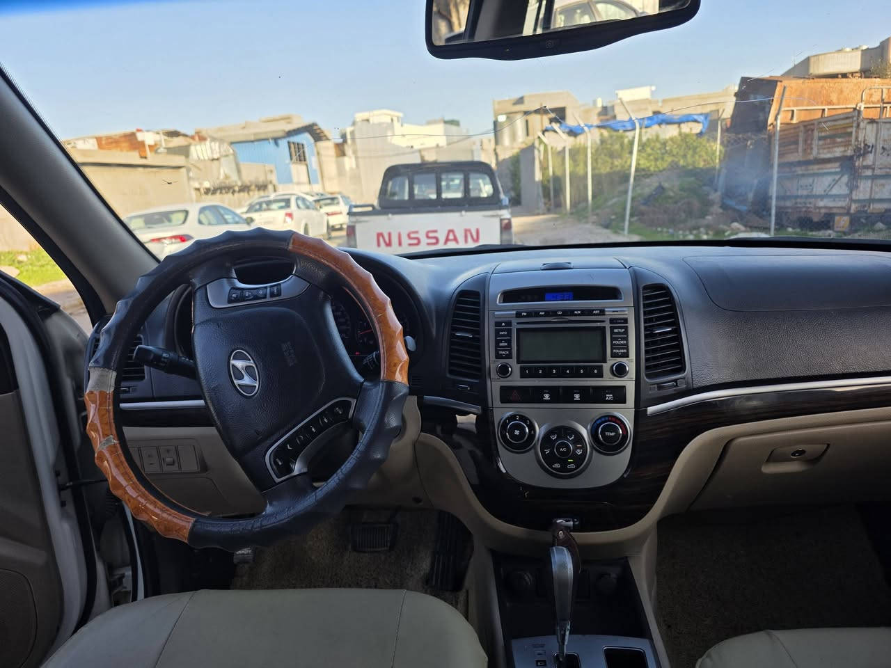 هونداي سنتافي ٢٠١٢ مكفولة كفالة عامة  لا صبغ لا تبديل لا فتح فول مواصفات خليجي بصمة فتحة تبريد ٣ قطع محرك كير شرط سنوية جديد شرط التحويل بسمي مكان السيارة كركوك السعر ١٧٠ بيها مجال بسيط ***********
