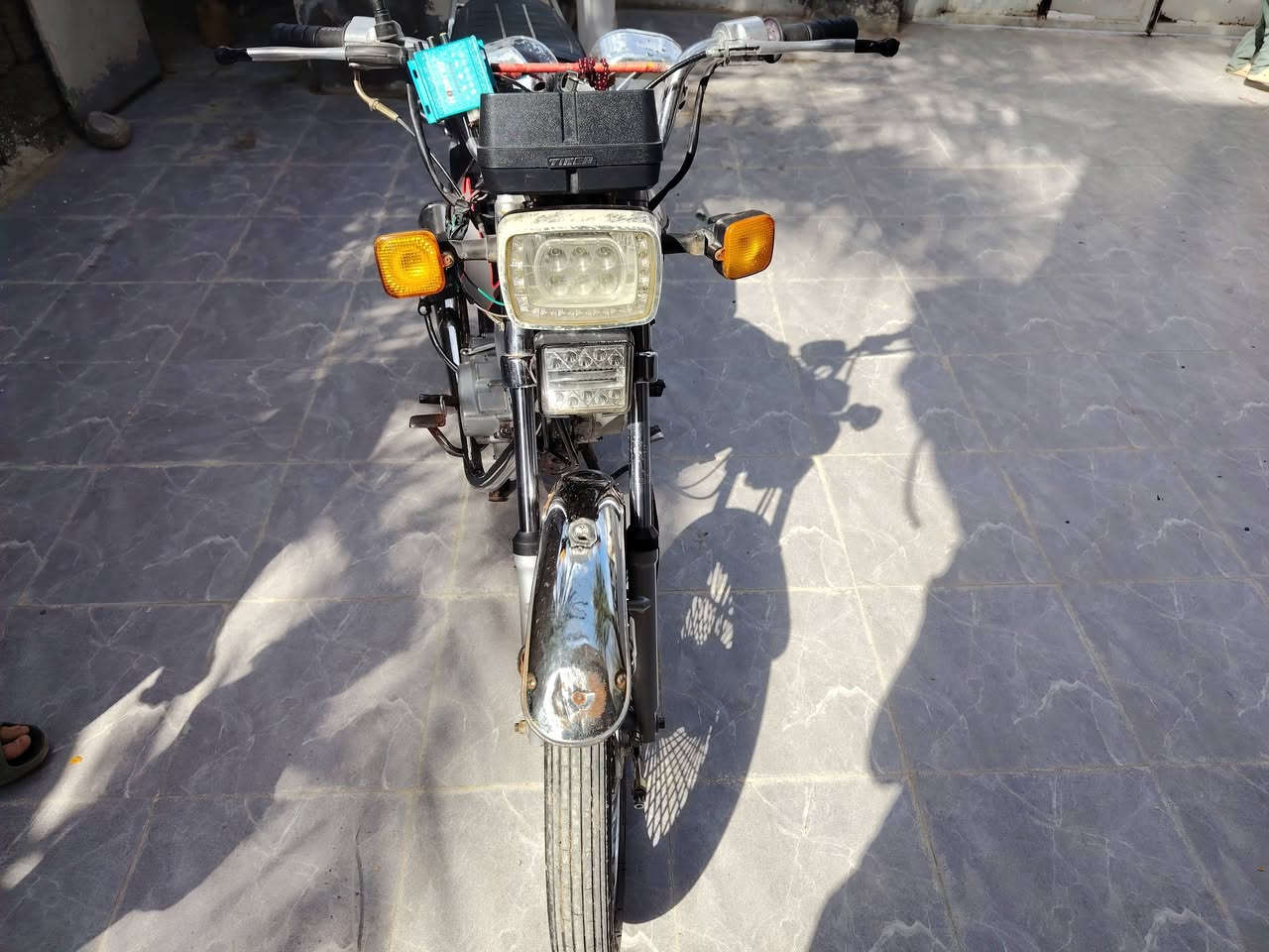 السلام عليكم دراجه البيع موديل 21نضافه خير من الله كهربائيات شغاله 400وبيهه مجال حك الجيه ***********
