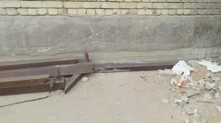 السلام عليكم قمري كاملة ما بيها اي نقص بس صارلها 3اشهر شاديها الرقم ***********
لطول خمسه ولعرض ٣
