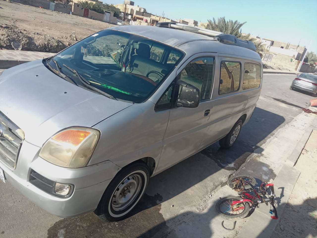 سلام عليكم سياره ستاركس موديل 2006 سياره مصبوغه عام بس صبغته مو شي مكفوله من الضربه المعجون مكينه  وكير مفتوح اكسن خير من الله شواصي واحد معمر جهت سايق رقم قادسيه بسمي  دوالي سعر 65 وبيه مجال مكاني ناصريه سوق الشيوخ رقم تلفون ***********
