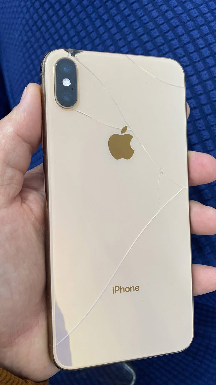 السلام عليكم 
***********
***********
السعر 110 قفل يعجبك كل الهلا بيك .
اكس ماكس اشتريته جديد ع ايدي صار ٤ سنوات
مصلح بي بورد وشاشه وبيهه خط صغير ليفوك وظهر مكسور وفيس ايدي متوقف دذكرهن للامانة .
الجهاز مبدل بطاريه جديده شحن جدا راقي والجهاز حلو وشغال ومستخدمه وكلش مريح عدا العيوب الذكرتهن .
نت كامره اتصال كله شغال وتمام امانه الله وشغال .
مكاني بياع تحياتي
