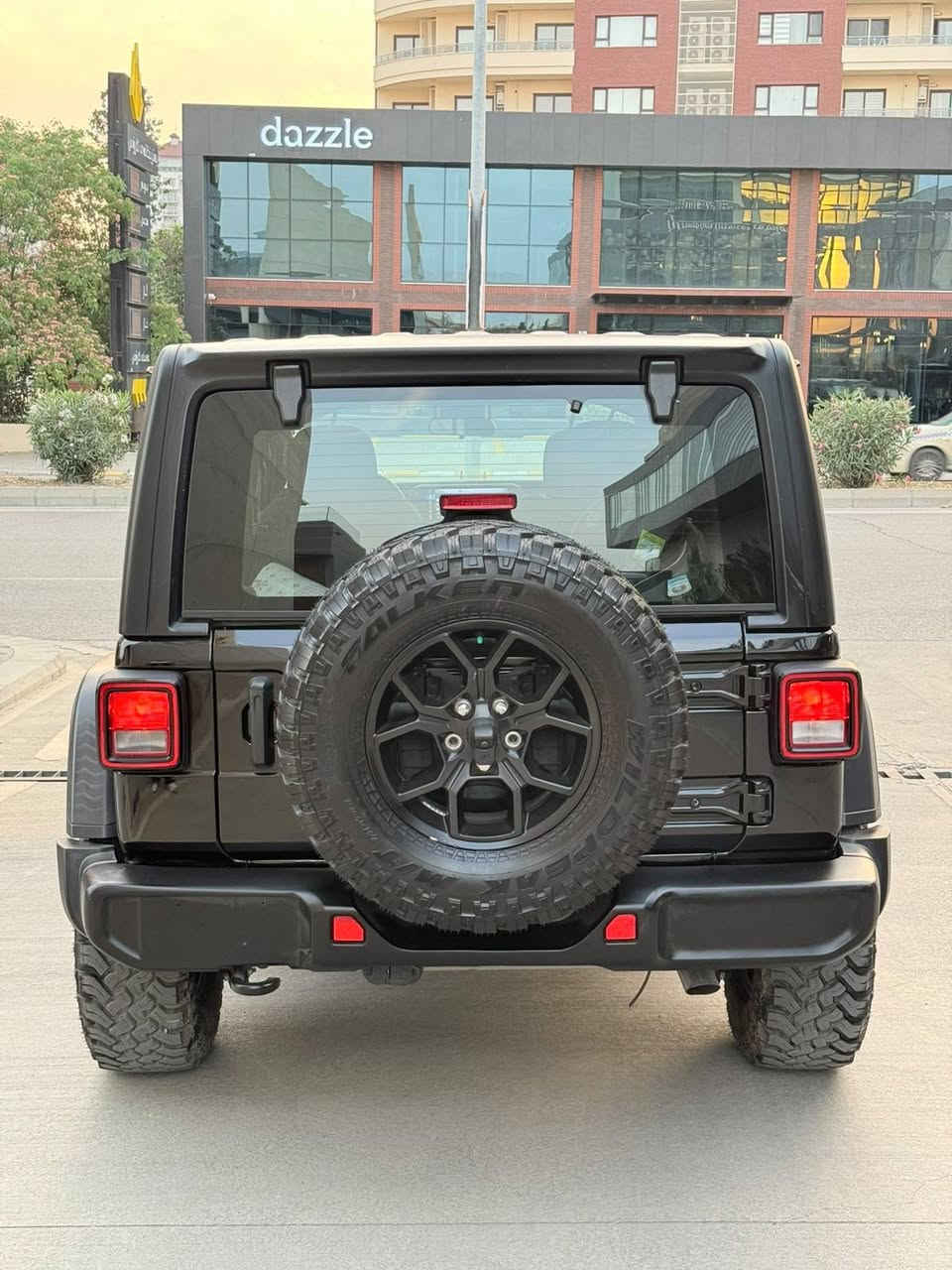 Jeep wrangler 2024 Willys V4 20 turbo Awd  ***********
ڕەنگ ڕەش مواسەفات . بەسمە . شاشە گەورە . کامێرا . ڕادار . ئاوێنە هیتەر . قفڵی اکسل . دەبڵ اکسل . ئۆتۆ ستۆپ . 10 هەزار ڕۆشتوە . 2 دەرگای گۆڕاوە بە بیلاد بێ بۆیاخ وەکو شوشە وایە سەیارەکە 3 مانگ کاتی لەگەڵا . مەکینە 4  پستۆن تۆڕبۆ ی بێ هایبرێد بەنزین زۆر کەم ئەخوات . 
سعر 270 $$  شوێن سلێمانی
