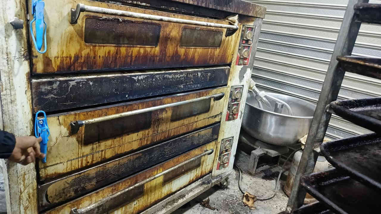 السلام عليكم
اغراض فرن معجنات للبيع تعزيلة مال فرن باسعار مناسبة 
⭕ عجانة تركي كبيرة نضيفة كلش مستخدمة شي قليل
⭕خباطة حلقوم 
⭕تسگا كبيرة 
⭕فرن طبقي
⭕طاولي كبير عدد32
⭕طاولي صغير عدد30
⭕صينية بقلاوة ثقيل عدد40
⭕عربانة عدد2
⭕خمارة 16 طاولي متنقلة
العنوان بابل سدة الهندية 
للاستفسار الاتصال على ***********
