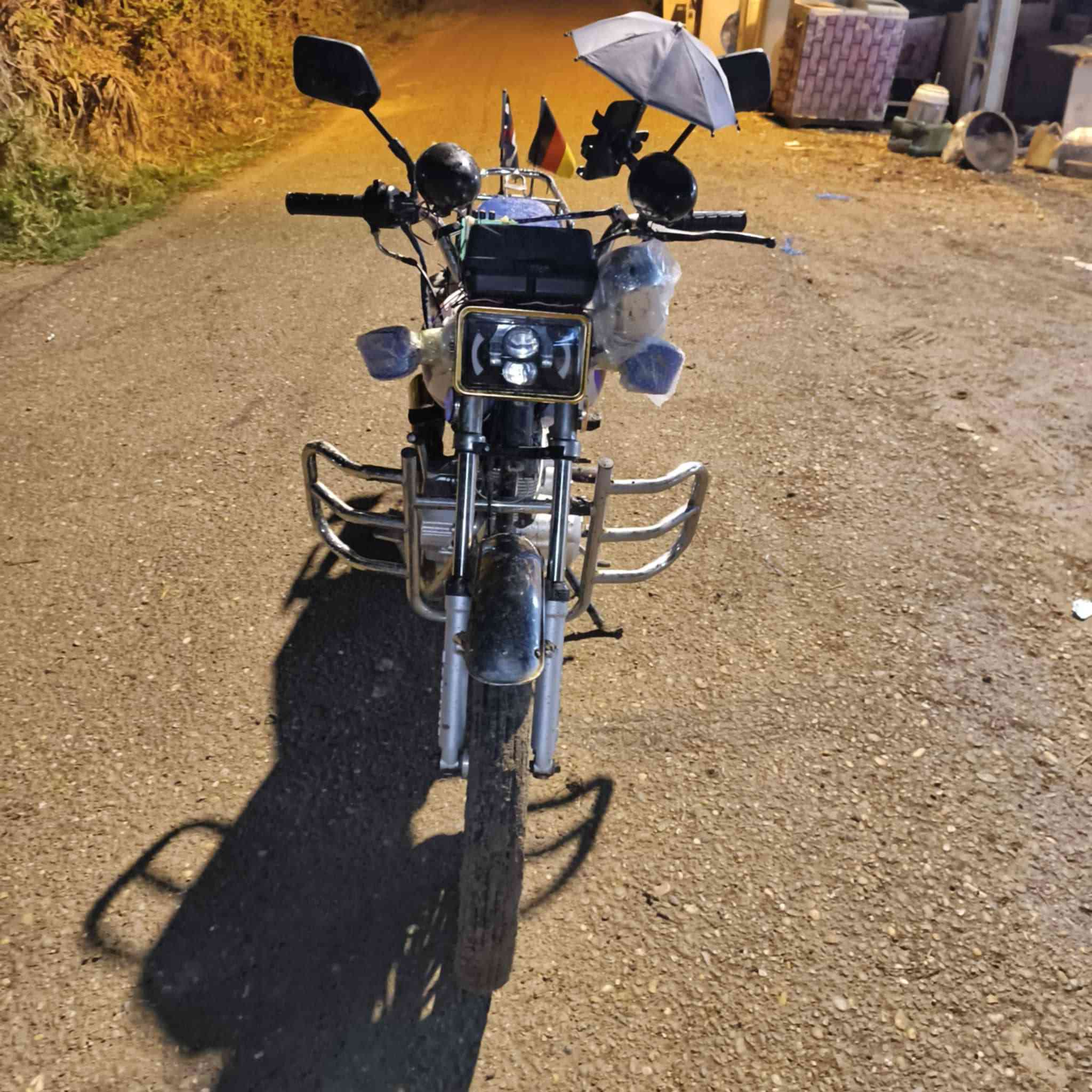 بسم الله الرحمن الرحيم دراجه إيراني خمسه كير موديل 21 محدثه 25للبيع السعر 700بيه مجال قليل مكاني صقلاويه حويوه استفسار*********** /***********
