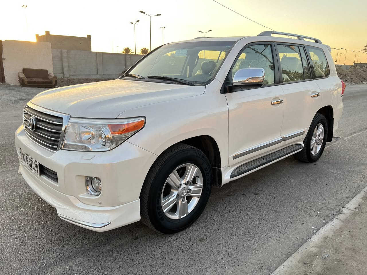 سلام عليكم ورحمة الله للبيع لاندكروزر 2015 سيارة بحاله الوكالة ماشيه 75الف حقيقي رقم اربيل الجديد سيارة كفاله عامه من كلشي سيارة فول مواصفات شركة SAS سيارة جديده بكل معنى الكلمه السعر 47الف دولار او بي مجال الاستفسار ***********
