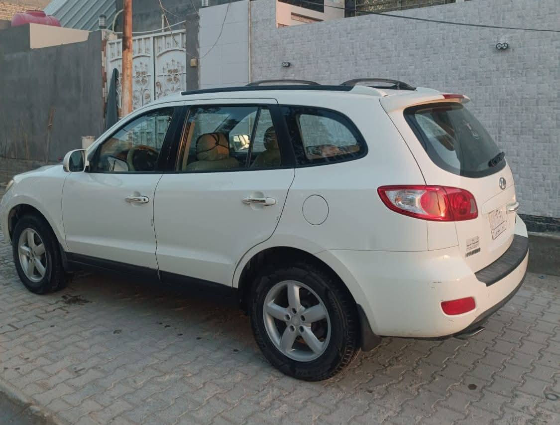 سنتافي للبيع موديل 2009 سته سلندر 2700 فول مواصفات ٧ راكب رقم بابل بأسمي بيه جاملغ الخلفي جهة العبري مصبوغ السعر 130 ورقه وبيه مجال هاتف *********** مكاني النجف
