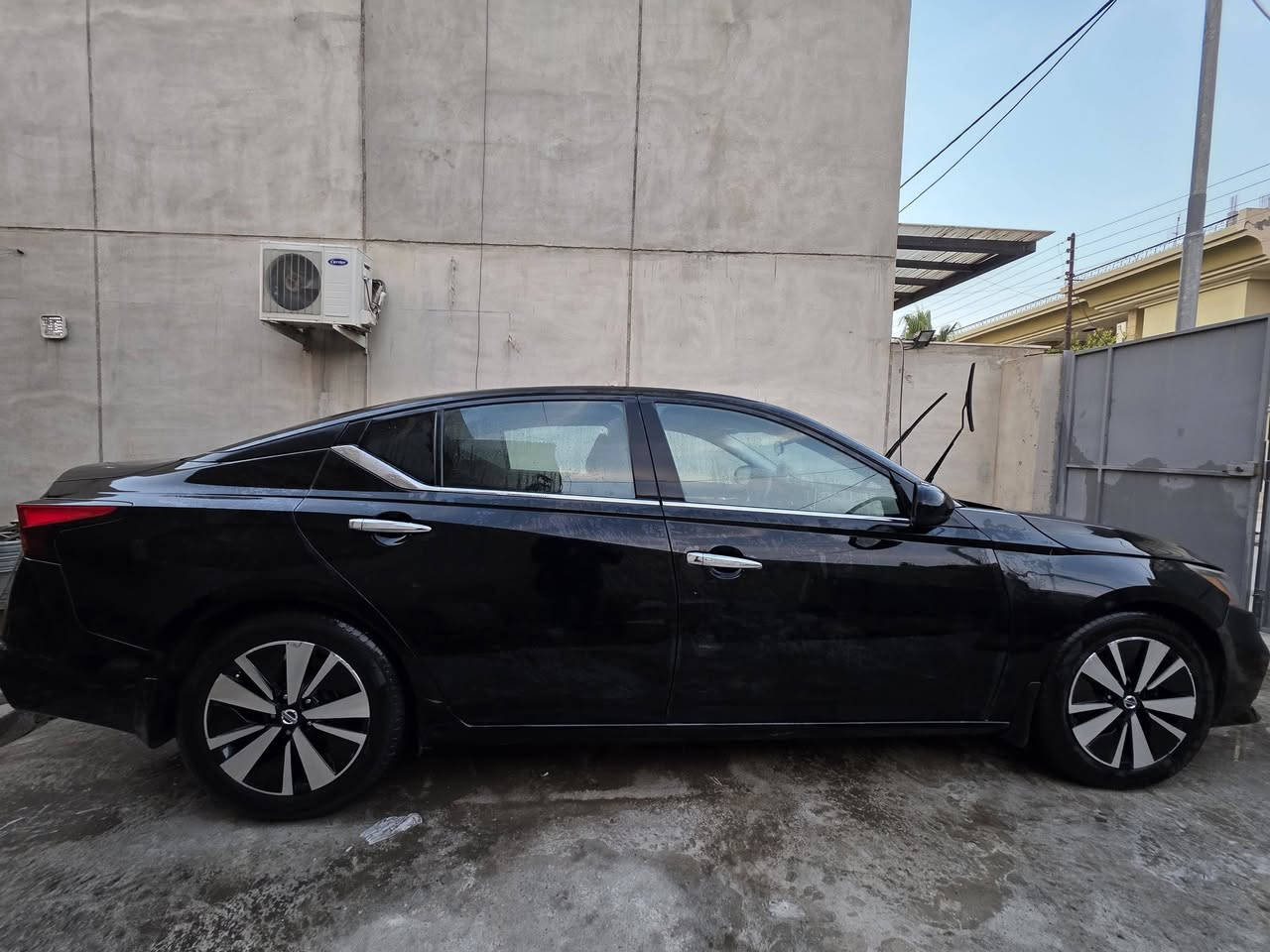 التما ٢٠٢٢ sv  فول بدون بنوراما
تشغيل عن بعد 
بصمات ابواب وصندوك
رادار امامي خلفي 
رادار جانبي نقطة عمياء 
لايتات ابيض 
حادثها حيل خفيف موجود رقم الشاصي بالصور 
ماشية ١٠٥ الف كيلو قابل للزيادة 
مكانها اربيل وموصل 
السعر ١٤٠ ورقة وبيها مجاال 
الاتصال للتفاصيل 
***********
