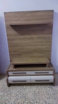 ميز تلفزيون • شازلون • نضيفات جدا