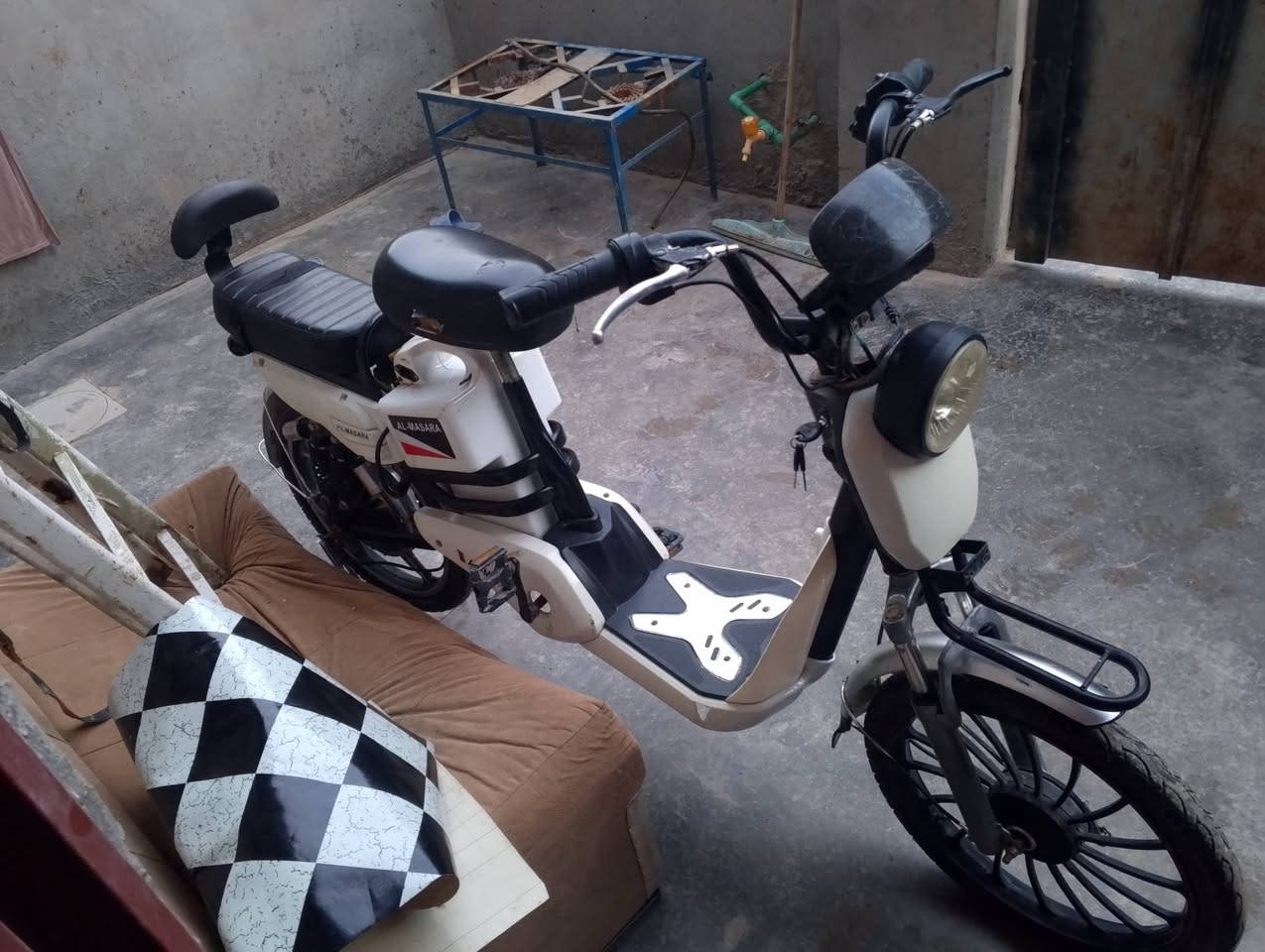 دراجه شحن للبيع سعر 225 بطاريات عل فحص كهربايات شقاله للستفسار ***********. ***********
