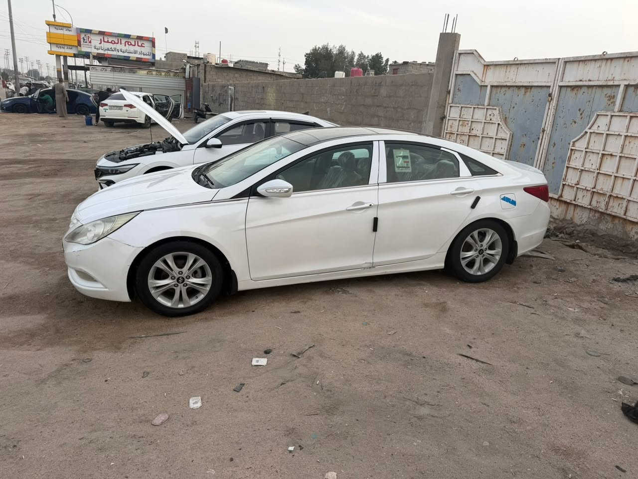 سوناتا خليجي 2011
فول مراصفات ١/١ 
سيارة كفالة من الضربة وبيها رشات صبغ بسيطة
جاهزة سيارة بكامل من حدادة وتخم تاير وتبريد
رقم مثنى مميز الرقم الدولي شرط التحويل
مكينة دوش 2400 كفالة من الفتح 
رايدها ب 100 وبيها مجال بسيط 
لأستفسار الاتصال على
***********
