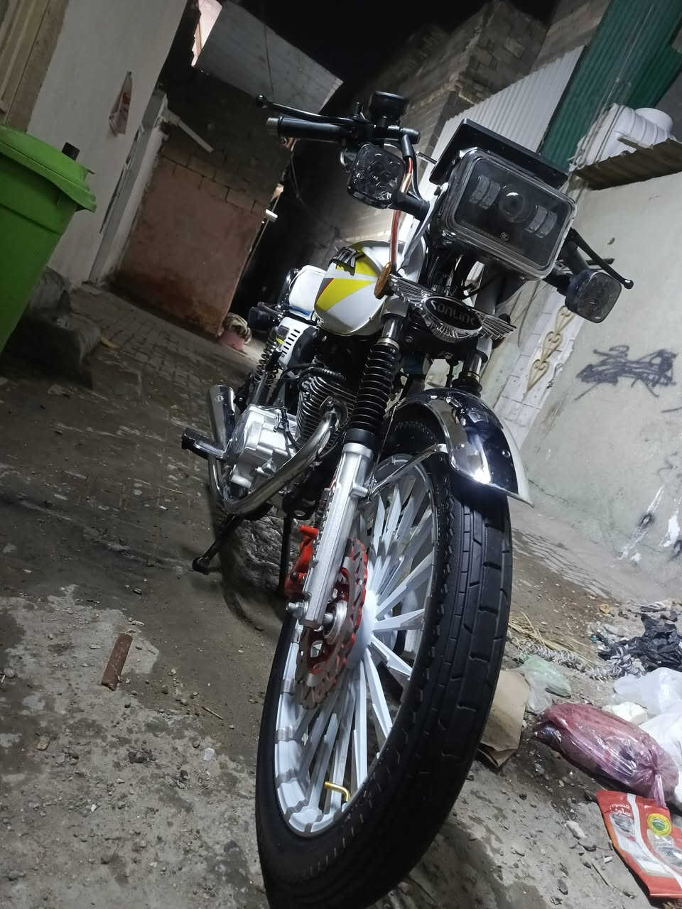 سلام عليكم دراجه سونك 5 كير مكينه 200 سيسي تشغيل عن بعد موديل 2025 وراق كامله مكينه مكفوله دراجه عله وضع شركه بعدهى سعر 750 قفل قفل ولموشراي لا يكسر بحلال لعالم لعنوان بغداد مدينت الصدر رقمي *********** شراي يخابر
