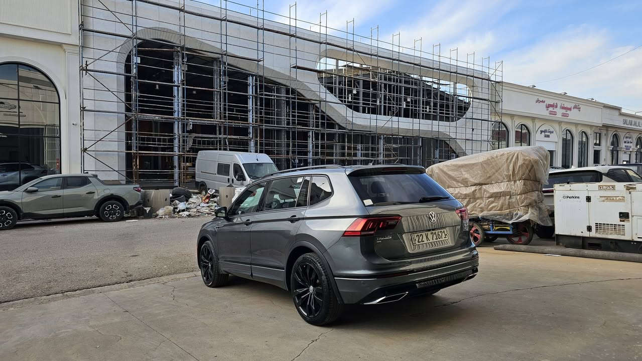 السلام عليكم 
Tigwan R-line se 2021
المسافة ٧٠ الف مايل
المواصفات ار لاين معروفة
حادثها باب خلف السكن يعني بجم والصندوق كبس والحادث بسيط ..
فول سيرفس مسويلة وهزة وفحص كله جديد
الموقع أربيل 
***********

