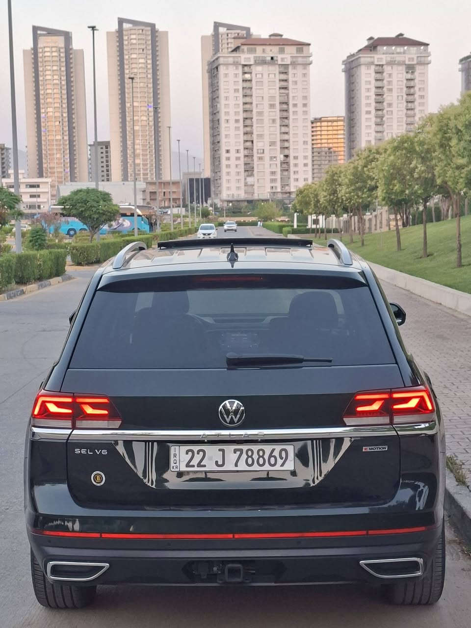 بسم الله الرحمن الرحيم
VOLKSWAGEN ATLAS 2022 V6   SEL 4MOTION
فول فول مواصفات 
اللون : زيتوني داخل لونين 

الموديل : 2022

7 راكب 

السعر  295 $$

حجم المحرك : V6 سلندر (3.6L)
ماشية 21 الف السيارة حيل نضيفة 100/100

السياره كلين بدون حادث بدون ايرباك رقم شاصي سونر موجود بالمنشور فقط بالعراق نص باب صار بيها صبغ سونر موجود بالمنشور 

المواصفات : SEL 4MOTION 

فور ويل 
بانوراما
بصمة تشغيل
بصمة أبواب
تشغيل عن بعد (Remote Start)
صندوق شفط كهربائي
رادار أمامي (تحديد مسار)
رادار جانبي (نقاط عمياء)
رادار خلفي (تحذير من الاصطدام)
تبريد مركزي لمس
كشنات جلد+تدفئة 
كشنات كهرباء
دشبول ديجيتال
هاند بريك بصمة
‏Android Auto 
‏Apple Car Play 
مانع انزلاق+ABS
شاشة كبيرة لمس
حساسات خلفية+ كاميرا 
تحكمات استيرن
اوتو ستارت Auto start 
اوتو ستوب Auto Stop 
منافذ AUX+USB
بعد هواية مواصفات السياره حيل نضيف جاهزه هزة رقم سنوية جديد بسمي السيارة تخم تايرات جديد السياره مابيها اي مصرف بشرط مكاني سليمانية سعر 295 للاستفسار اكثر ***********
