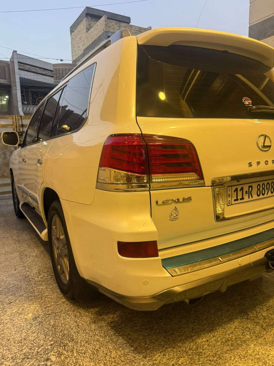 لكزس الموديل 2014
 5700 Lexus بريم
  رقم بغداد مميز 
ماشيه85000km
المواصفات فول 1/1  جكااااات 
*بصمة + بصمة ابواب 
*سلايد روف 
*جكااااات
*صندوق كهرباء 
*كامرات عدد 5 
*كشنات امامية كهرباء 
*داخل قرميدي 
*كشنات الخلفية كهرباء 
*كراسي خزن ميموري 
*شاشات عدد 3 
*استيرن كهرباء  + تحكات جهتين
*فور يل  4*4
*كشنات تدفئة تبريد
*رادارات امامية وخلفية وجوانب
*حساسات امامية وخلفية 
*ثلاجة + ثلاث انظمة القيادة
*نقطه عمياء +مري شفط
*تشغيل عن بعد +طفاية
*زينون +تدفئة استيرن 
جاملغ امامي صبغ باقي السياره كفاله
السعر   375  وبيها مجال 
الاتصال على رقم  ***********
