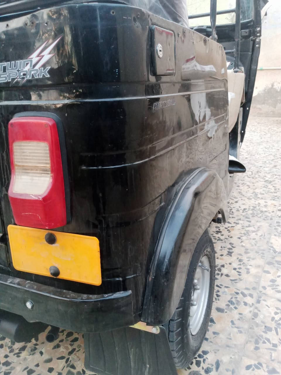 سلام عليكم تكتك البيع 20 شهر 9 كشرته مكفوله مكينه مجفته نضيفه كلش وراق وكيله شاكر سعره /5850 وبيه مجال قليل ***********
