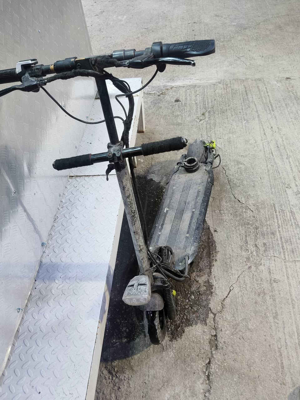 السلام عليكم
سكوتر خفاش باله نظيف كلش اشتريته صار شهر وممحتاجة عارضه 250 بي مجال بسيط
*********** واتساب متواجد عنوان بغداد
