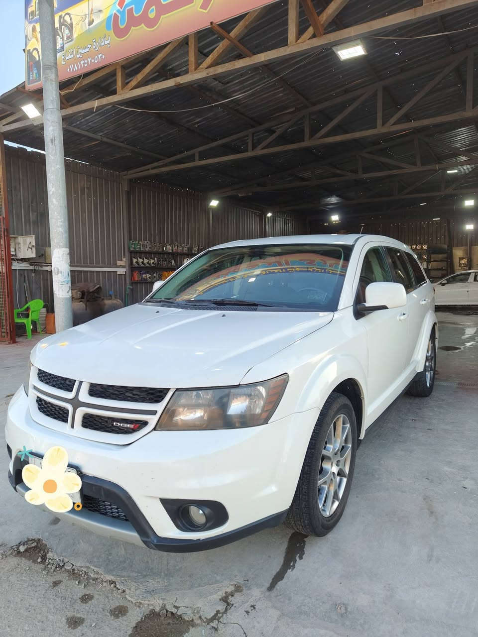 جورني   2018 GT  
حادثها خفيف تصليح الدعامية وربع البنيد ومصبوغات وتبديل البدنة الامامية وبيهة باردبالمدكر الايسر   موضح بورقة الفحص ويمك رقم الشاصي وطلع الحادث اذا اتحب
المواصفات:
محرك 6 سلندر 3600
سبعة راكب 
ويل 19
كشنات جلد اسود
تبريد ثلاث قطع منفصل  
تدفئة بالكشنات 
كشن السائق تحكم كهربائي 
تشغيل عن بعد 
بصمة تشغيل وبصمة ابواب 
شاشة كبيرة 
مخابئ سرية عدد2 
رقم بصرة
السيارة باسمي والسنوية نافذة
 مكانها الناصرية ناحية اور  
 السعر المطلوب 135 ورقة 
للمعاينة والاتفاق الاتصال على الموبايل ***********
