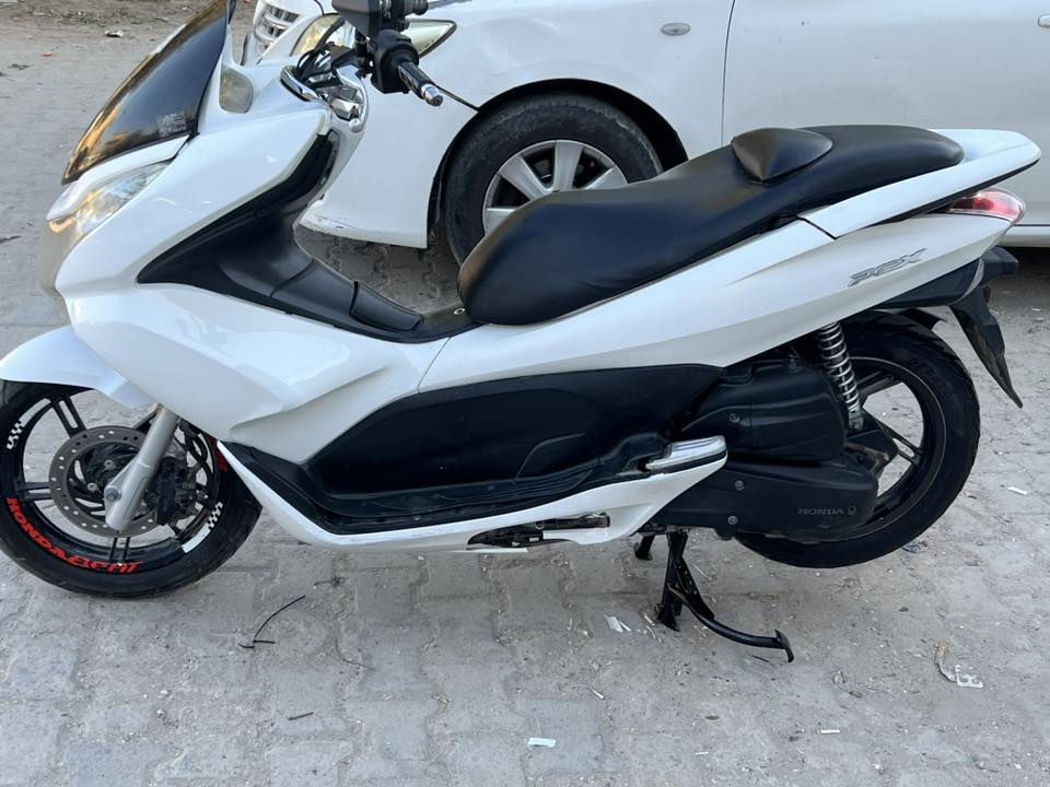 السلام عليكم bcx جيل اول ياباني Jf مال رنبة وصل رنبه بيهه ماشيه 29

مكينه برغي ممفتوح بيها شلعه معدل خير من الله 
تخم تاير البلادي مالها  كل نقص مابيها  
السعر. مليون و500

رقم ***********
مدينه الصدر
