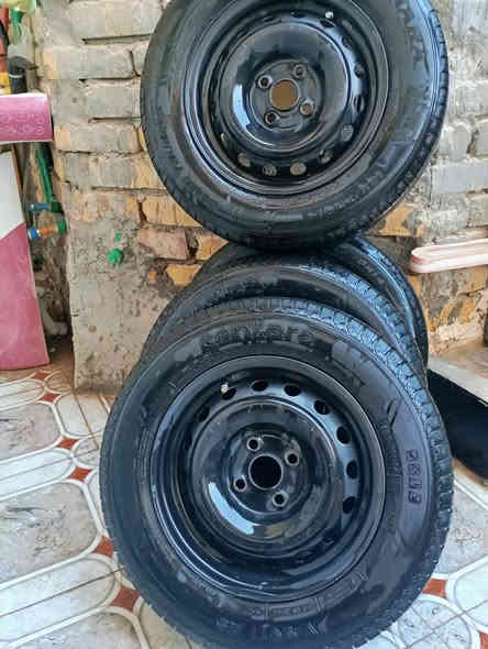 السلام عليكم ويل عادي مع تخم تاير الحجم يمك السعر 100 مكاني حله ***********
