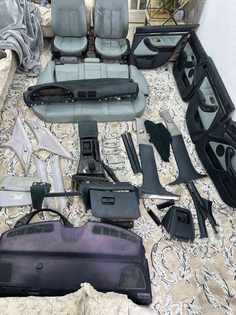 غرفه كامله مال صقر زيتوني وفستقي سعر ٤٠٠ الف  وبعد وياه غراض ارضيه كامله بس كشن السايق بي شك  مال 2000
الاستفسار ***********
