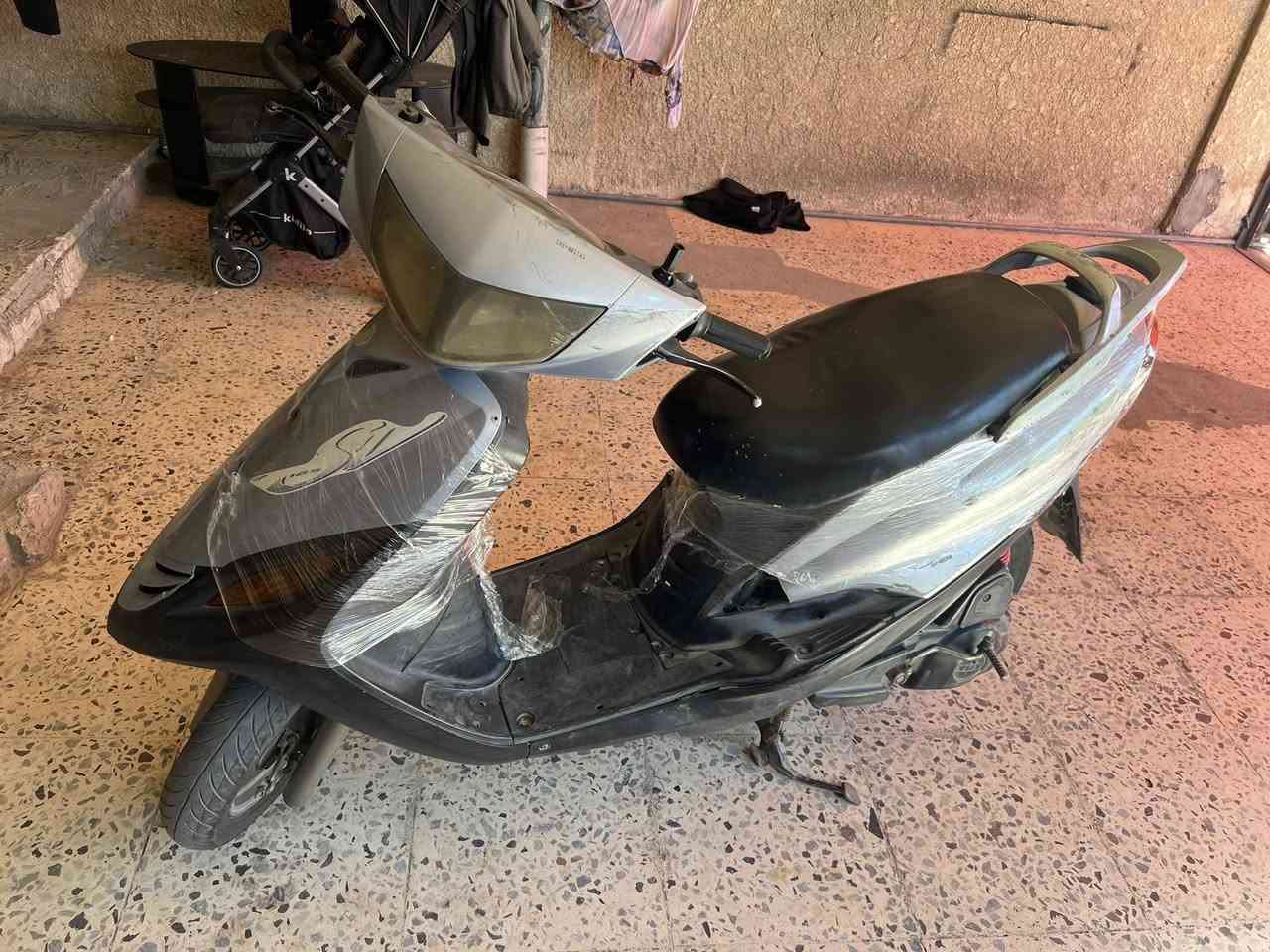سلام عليكم ماكس 140 للبيع فقط دراجه مجفته جديد قبل سبوع نقص فقط راجز سلف مكاني بغداد غزاليه رايدها ب 375 وبيها مجال ‬ ‬***********
