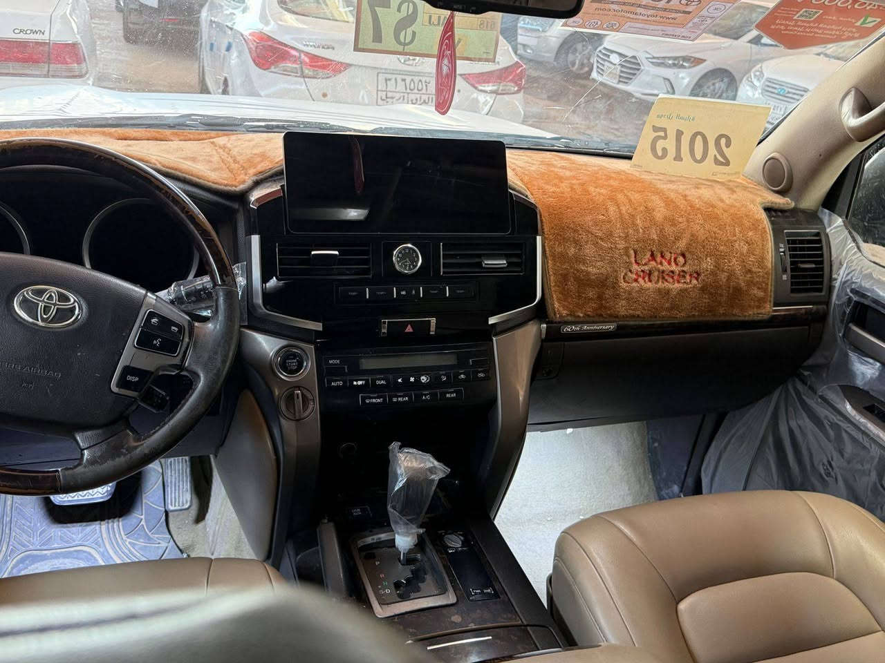 سلام عليكم.  
لاندكروز  11 ستينيه 8 سلندر.    السعر 255 وبيه مجال /    فول سياره مواصفات لكززز.  5700
مكينه وكير حداديه كفاله
. تبريد كله جديد
سياره كفالهه ماعده جاملغ خلفي صبغ بدون ضربه 
رقم بغداد بسمي مداور ثاني يوم.
مكاني النجف الأشرف
اتصل وبيك خير ودلل ***********
