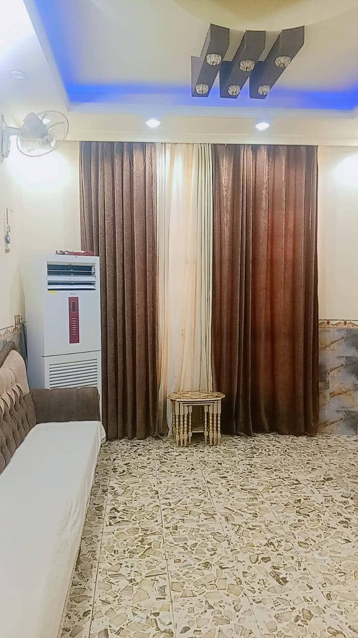 دار للبيع – الحي العسكري
📍 خلف فرن مكصد، على تبليط
------------------------
🔹 الدار طابقين
🔹 المساحة: 150 متر
✅ الطابق الأول كامل:
🛏️ غرفة نوم
🛋️ صالة واستقبال
🍳 مطبخ حار وبارد
✅ الطابق الثاني:
🛋️ بيتونة وصالة جاهزة
⬆️ صاعد 180
🛏️ غرفتين نوم
🔨 باقي فقط كم ساف وصب
📞 للاستفسار الاتصال على الرقم:
***********
💰 السعر: مراسلة واتساب أو ماسنجر
________
🟣⭐للاٌســــتفسار⭐ 
اتصال او واتساب ماسنجر فقط
#مــن_لــديــه_عــقــار_تــجــاري_او_ســكــني_او_زراعــي_للــبــيــع_او_للايــجــار او مراوس بعقار ثاني 
#مـــراســلة_الــصــفـــحه_او_الارقــام_المــدرجــه_اعلاه
