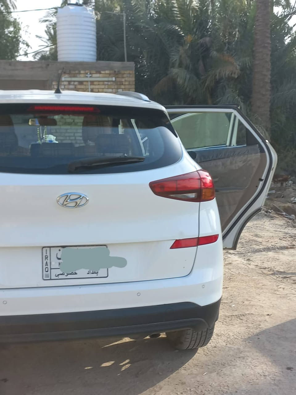 السلام عليكم للبيع توسان موديل 2020سياره خليجيه كفاله عامه حتى من الشخط ماشيه 40. رقم بغداد السياره مطلوبه  وصاحبهه هوه يسدد الك الصافي السعر 185 مكان السياره العماره رقم الهاتف ***********
