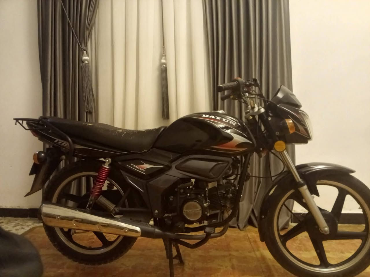 السلام عليكم
دراجه دايون 110
4كير سلف وهندر
دراجه جاهزه عله اخر حبه 
من كهربائيات من مكينه 
دبلات تواير كله انضاف
اوراق موجوده
سعر 725 وبيه مجال 
بغداد الشعب
الرقم ***********
