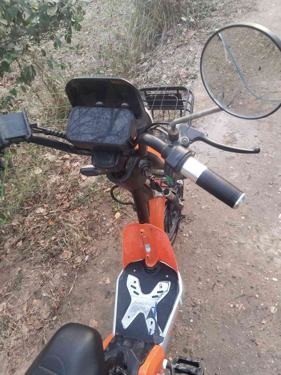 سلام عليكم باسكل شحن موديل 25
استخدم سنة وشهرين ما مبدل بي اي قطعة غير جوزة سويج 
موصفات 4سرعات 
يمشي 45
لايت يشتغل
هورن يشتغل
اشارات تشتغل
مابي اي عطل بي مشكلة صوتة اول ما يشتغل تشويش ويختفي
ومراية بيها فطر خفيف
للبيع ب 325 وبي مجال
مكاني كربلاء الحسينية تواصل وتساب رقمي ***********
