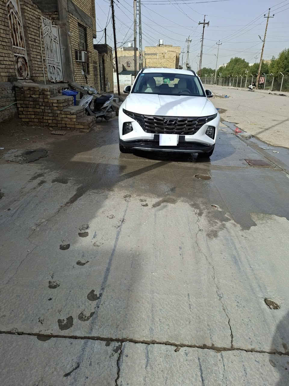 توسان موديل ٢٤ خليجي رقم بغداد فول مواصفات قماره حديد سنويه مجدده لغايه ٢٠٢٧ محرك وكير وحداديه واطارات جديده السياره كفاله عامه باستثناء صبغ قليل في مقدمة البنيد ماشيه ٣١ الف  مكان السياره الناصريه  السعر المطلوب ٢٣٠مع المجال التصال عالرقم *********** مكلف بالنشر
