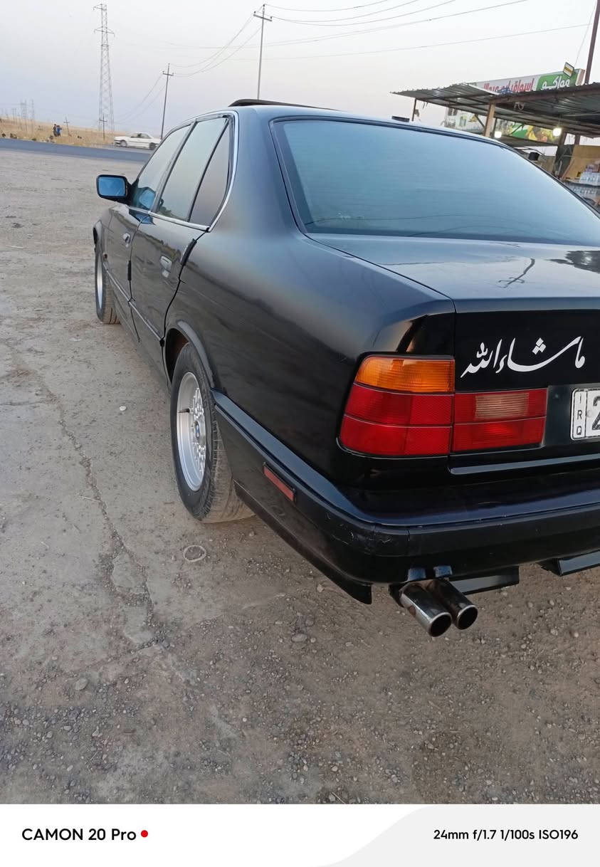بسم الله الرحمن الرحيم
بي ام 525 اصل محرك مفتوح 
محرك كير شرط 
بلا ضرر وبلا معجون صبغ جماليه 
صدر امامي وخلفي وتايرات ووياله جديد 
جامات اربعه كهرب كيجات شغاله 
داخل نضيف جلد تبريد قطعتين 
دعاميات m حماوه تبريد بلا تبريد جوا النص 
فتحت سقف ثلث طكات مضخم صوت 
مكاني موصل حي العامل هاذه رقمي بي واتساب 
***********
السعر 55 وبيها مجال
