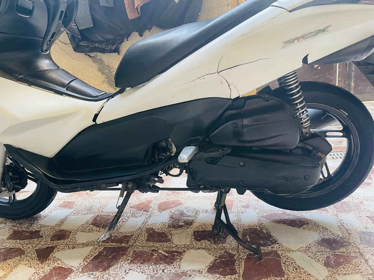 سلام عليكم pcx للبيع دراجه كفرات اشوي تعبانه الدراجه تيارات صار أسبوع من شادهن اثنين حساس استان شغال الدراجه حلوه بس عوزها اشوي ملاحضات الرقم ***********
