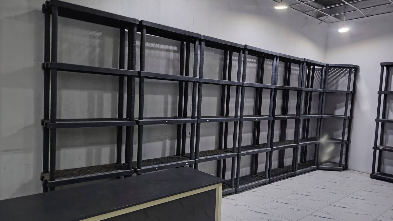 غراض محل البيع ميز رفوف بلاستك عارضات تفاصيل عل رقم ***********
