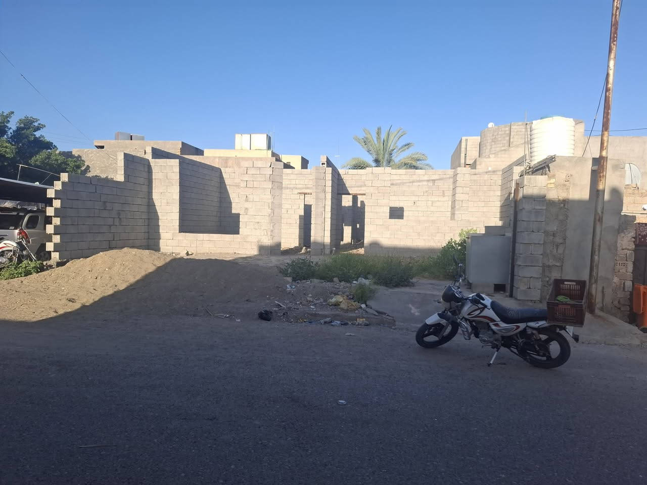 بيت ملك صرف  الموقع حي الفارس قرب الاستاذ محمد كريم 
المساحة ٢٥٠
الاتصال على الرقم ***********

