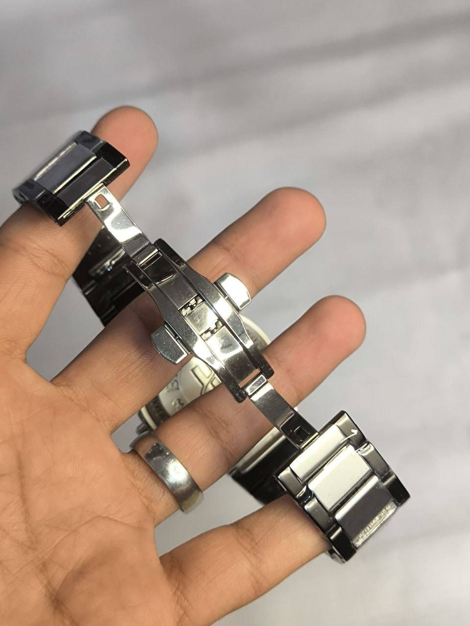 ساعة هابلوت HUBLOT 

تحفة فنية 
مكينة كوارتز 
هيكل وسير تيتانيوم مزيج ب فحمي
ميناء فخمة سوداء مزودة بمنفذ تاريخ 
زجاج معدني ضد الخدش 
مقاومة ماء وغبار
القطعة مختمة بالكامل حفر
وزن ثقيل 

🔴ملاحظة متوفر قطعتين فقط

سعره :- 30 ع اول تم 
للحجز والاستفسار يرجى مراسلة الصفحه


**إذا كنت صاحب هذا الإعلان وتريد حذفه لأي سبب، رجاءا أرسل رسالة إلى الدعم الفني**