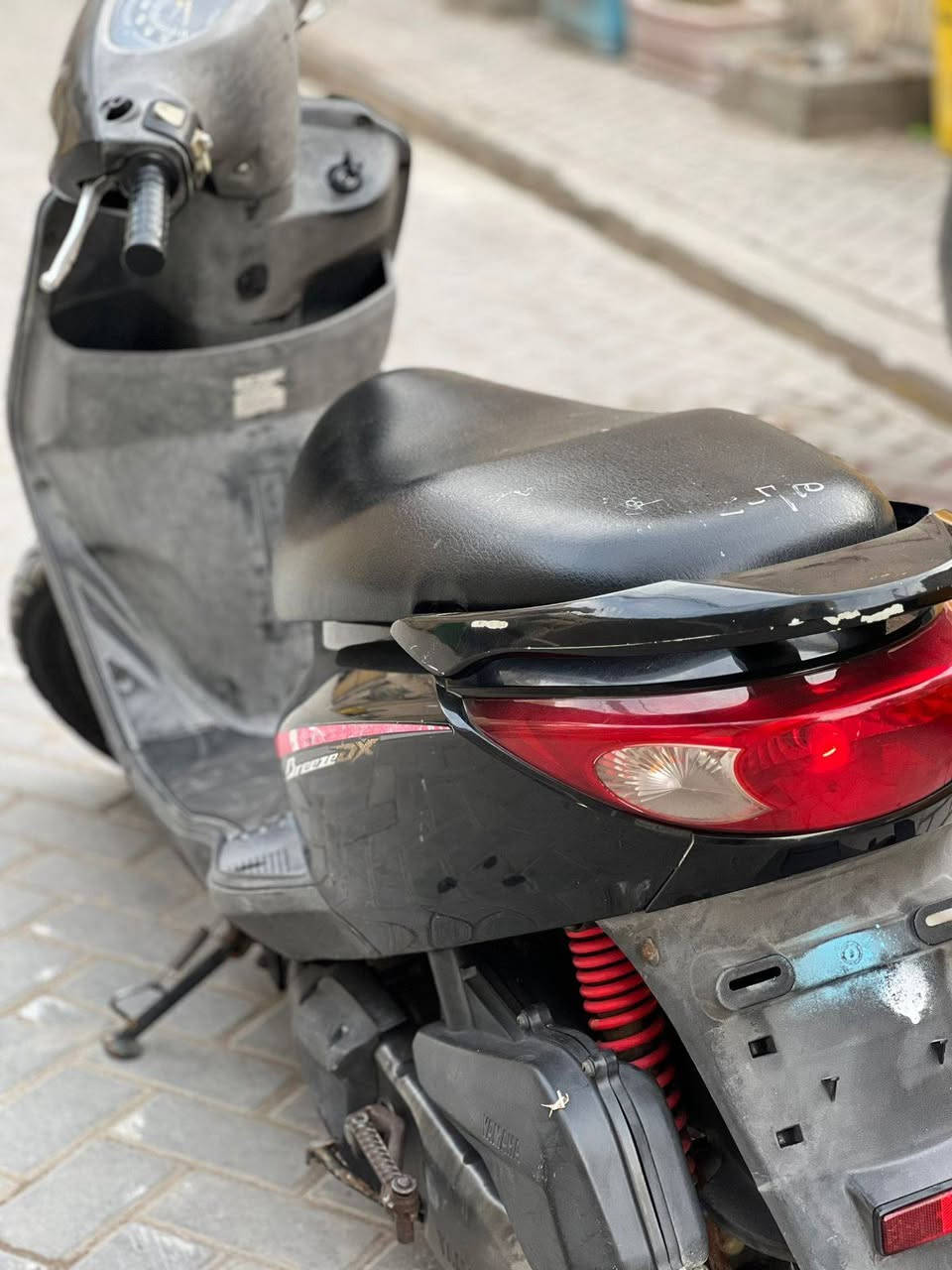 سلام عليكم بريز للبيع دراجه قبل 3اشهر من خذته من الرمبه جديده بمعنه الكلمه نكره سلف  كهربائيات كله شغاله معدل شلعه مكان حي اور ام الكبر رايده 950 وبيه مجال تجي تكلب وتقنع وبل عافيه عل ياخذه ***********
