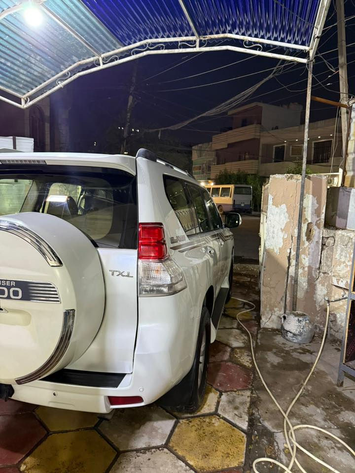 برادو  كويتي 2012 رقم بغداد انكليزي جديد باسمي
السيارة مكفولة من الصبغ والبارد والتبديل ماعدا الدعامية الامامية مصبوغة فقط 
فول مواصفات TXL 
6 سلندر 
دبل تانكي 
السيارة نظيفة ومابيها اي نقص 
مكان السيارة بغداد           ***********
