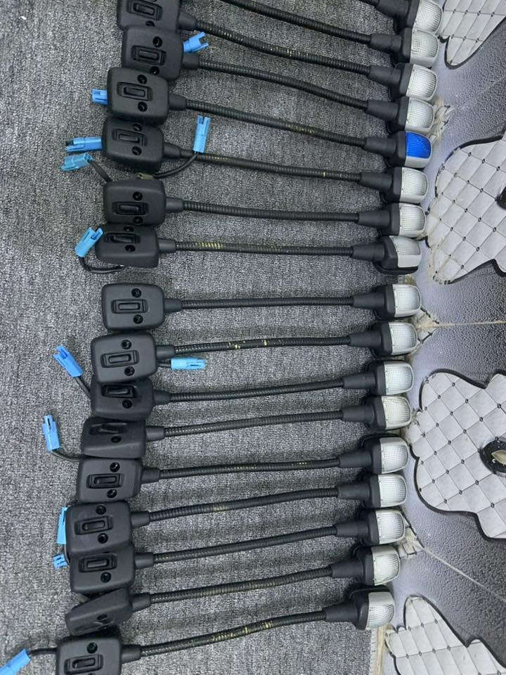 سلام عليكم يوجد لدينا شموع للكوسترات والسيارت الصغيرة والكبيرة  والسعر لقطعه 20 الف للاستفسار على الرقم *********** يوجد توصيل كافه المحافضات رقم الاسيا ***********
